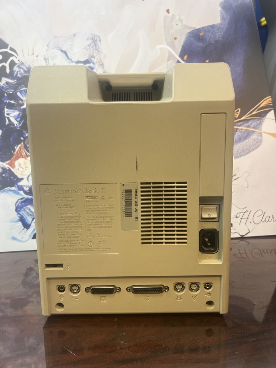 VINTAGE 1991 APPLE MACINTOSH CLASSIC II COMPUTER Mouse Keyboard