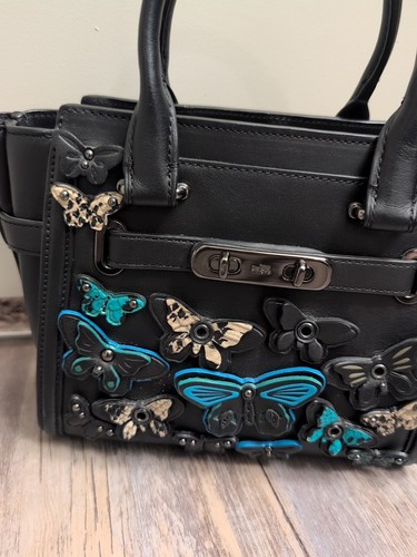 Sac à main bandoulière Coach Swagger 21 en cuir appliqué papillon 37912 rare - Photo 2/13