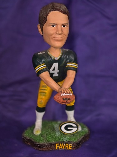 Brett Favre - Legends of the Field Bobblehead Figure - RARE NEW - Picture 1 of 5