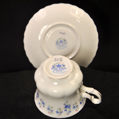 Royal Albert Footed Mini 5 Sets Cups Saucers Montrose Memory Lane Gold 1965-2007 - Picture 11 of 12