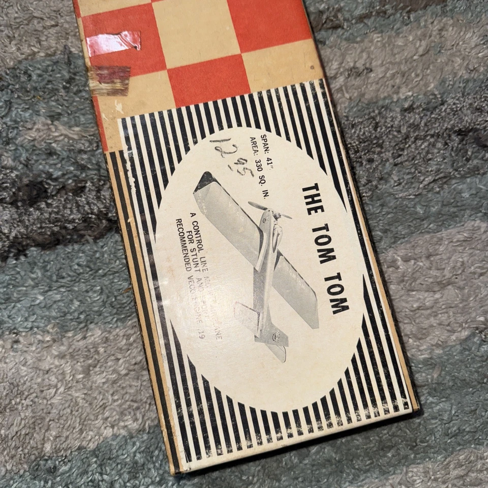 RARO NOVO NA CAIXA 1964 DUMAS PLANE THE Tom Tom RCnFLIGHT /ELEC 41"WS .19 Motor - Imagem 2 de 4