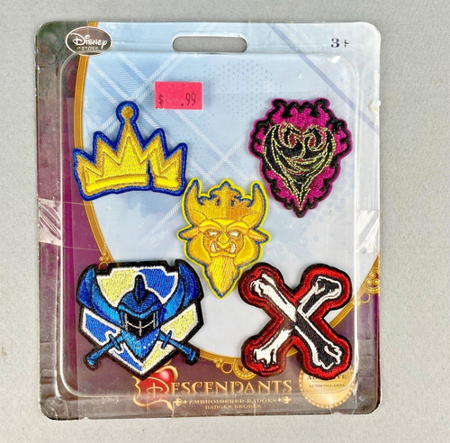 Muñeca Disney Descendientes 11" King Ben Auradon Prep + Insignias Bordadas - Imagen 2 de 7