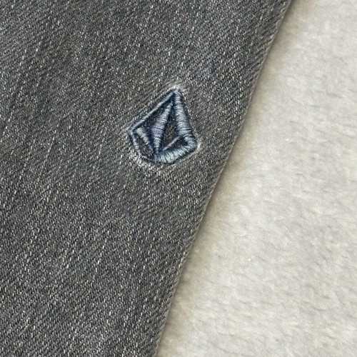 Pantalones de mezclilla Volcom para hombre 32x32 negros lavados claros o grises ajustados rectos elásticos tiro bajo - Imagen 6 de 12