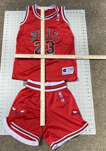 VINTAGE CHICAGO BULLS #23 MICHAEL JORDAN CHAMPION JERSEY & SHORTS SZ L 14-16 - Picture 4 of 9