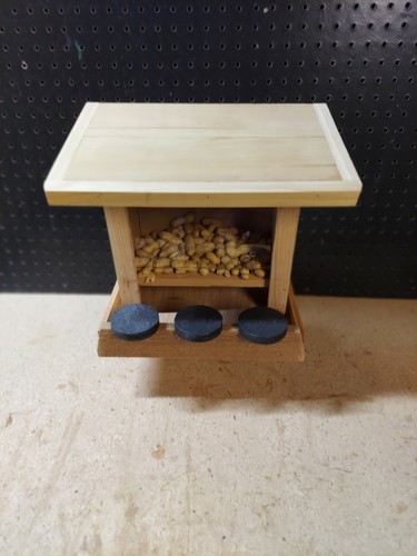 Squirrel feeder - hand made with red cedar - hours of enjoyment watching them. - Picture 4 of 6