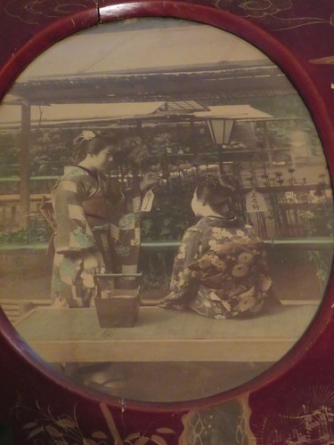 Antiguo Lote 3 Fotos Geisha Tintadas a Mano Meiji? Taisho? Grúas rojas enmarcadas Japón - Imagen 18 de 24