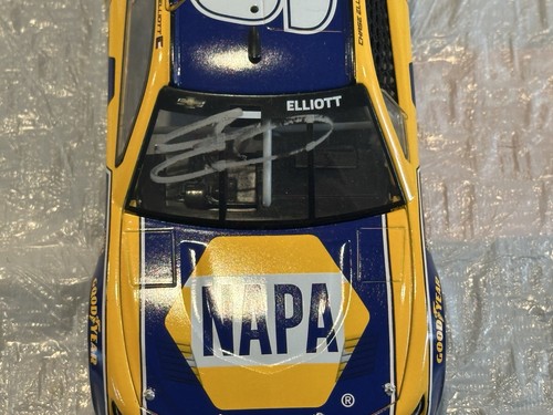 CHASE ELLIOTT 2022 HAND SIGNED NAPA DARLINGTON BLUE 1/24 NASCAR CAR!!!! - Picture 5 of 5
