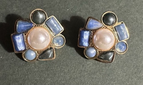 VINTAGE Avon Faux Pearl & blue “Sea Glass” Pierced Earrings - Picture 11 of 11