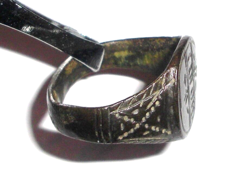 Ancient Bronze Ring Byzantine Empire 300-1400 AD. Hashmarks on Bezel Wearable - Picture 3 of 4