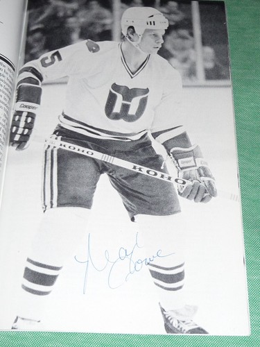 1981-82 HARTFORD WHALERS Signed by Mark Howe, Ron Francis Rookie Year AUTO, +20 - Picture 5 of 12