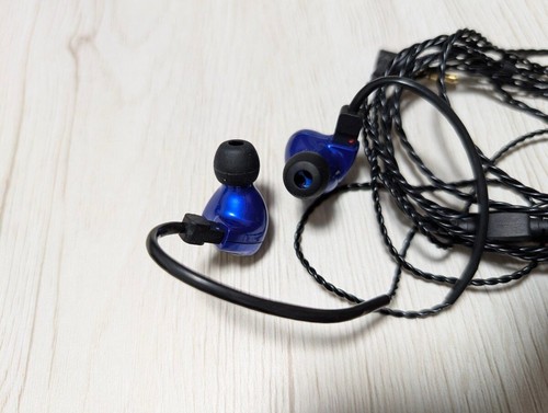 Astell & Kern Billie Jean Earphone BlueConfirmed to work Used - Picture 3 of 4