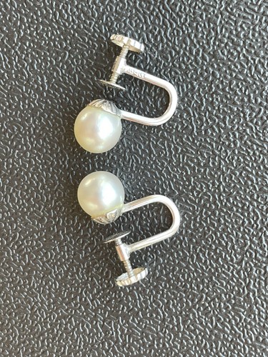 Vintage Ohrringe 10 Karat Weißgold rund echte weiße Perle 5 mm Schraubverschluss E