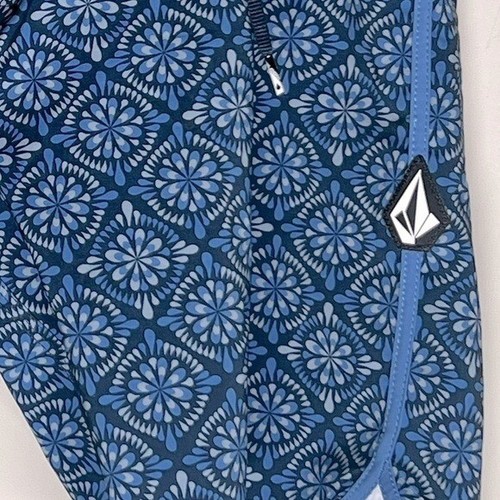 NEW VOLCOM MOD SOLARIZOR SCALLOP 19 BOARDSHORTS size 36 - Picture 11 of 12