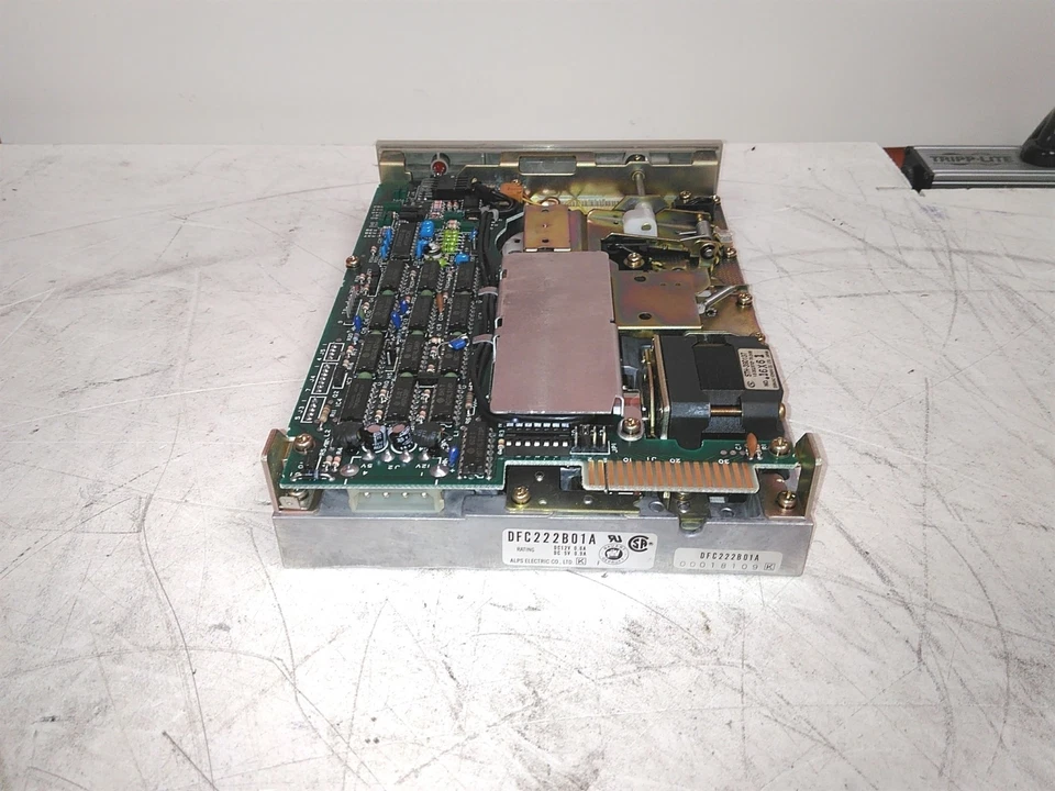Unidad de disquete Alps DFC222B01A beige 5,25" defectuosa como está para reparaciones Foto 4 de 4