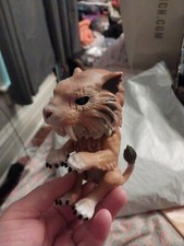 WowWee - Untamed Sabretooth Fingerlings "SILVERTOOTH" Sabre Tooth Tiger