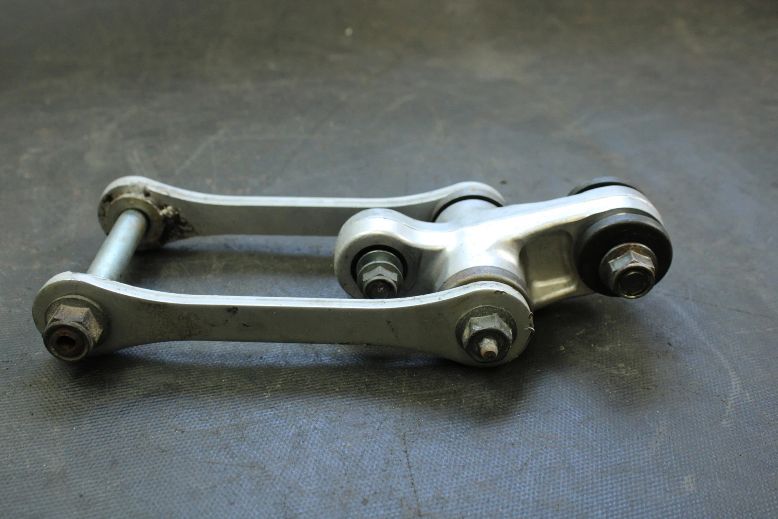 1993 Suzuki Dr350 OEM Rear Shock Linkage  B4468
