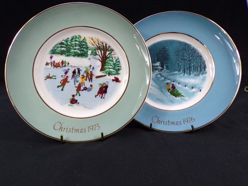 2 Vintage Avon Christmas Plates 1975 Skaters 1976 Christmas Tree Wedgewood L24 - Picture 12 of 12