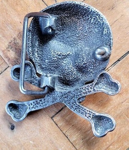 Skull & Cross Bones Belt Buckle - Picture 8 of 9