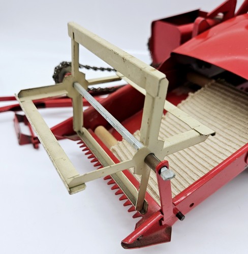 Tru Scale Pull Type Red Combine Model C-406 1:16 Scale 1950s Clean - Picture 3 of 13