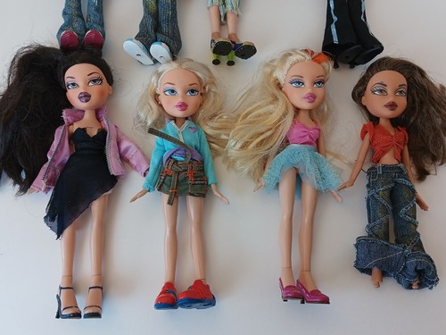 2001 MGA Bratz Dolls Lot Of 8 - Picture 3 of 8
