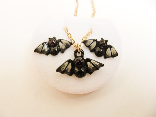 NEW Halloween “Bats” 2 PC Earring & Necklace Girls Women Jewelry Boxed Set - Picture 2 of 5
