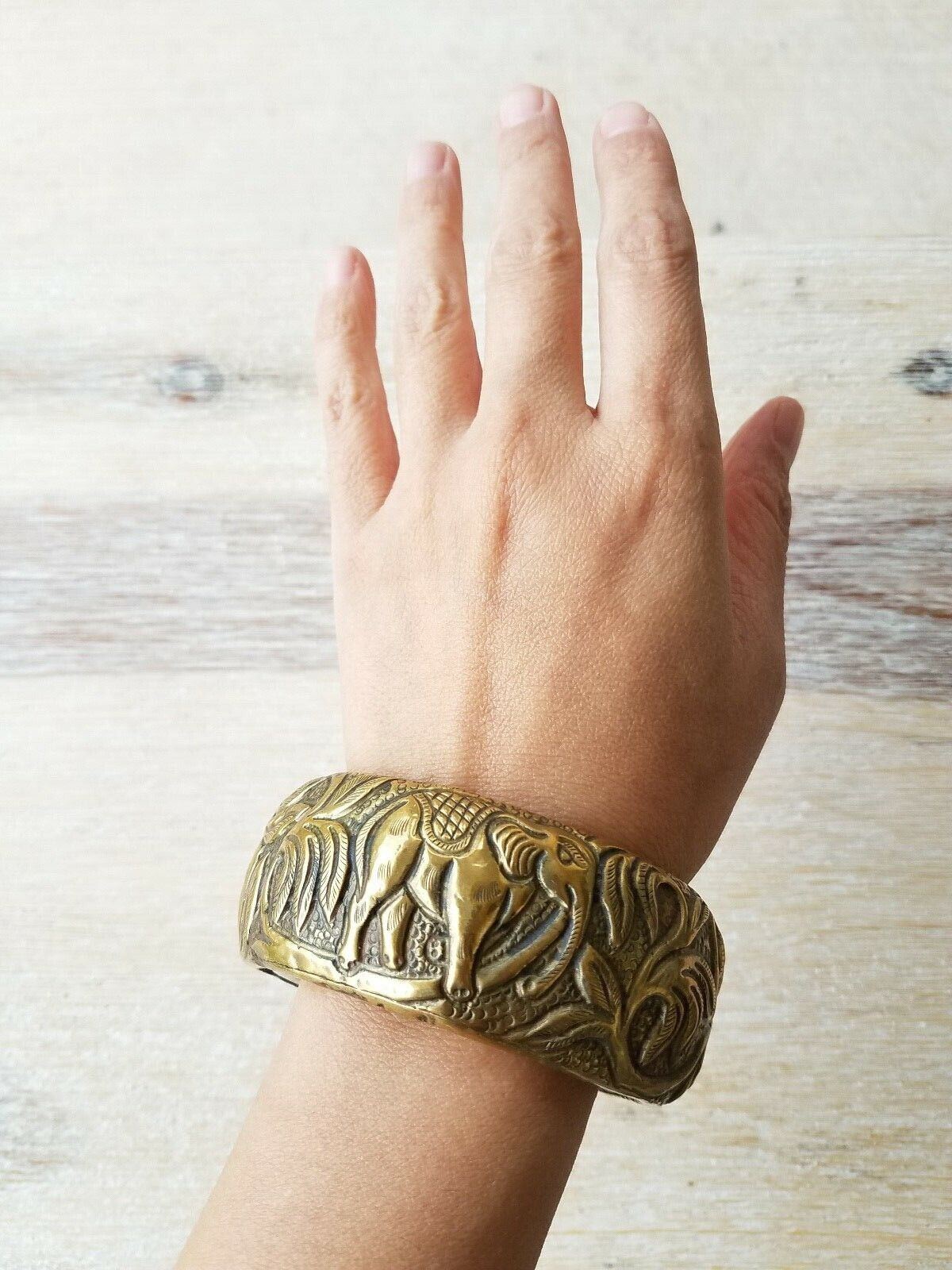 Brass Elephants Repousse Chunky Exotic Ethnic Boho Resin Bangle Bracelet Nepal Tania okazja, tanio