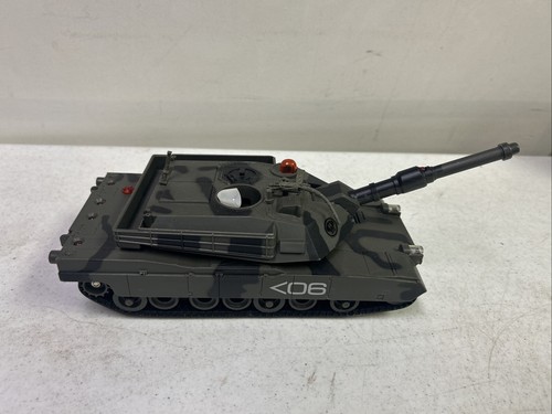 1/28 scale Interactive Battle Tank Battery Operated - Picture 4 of 6
