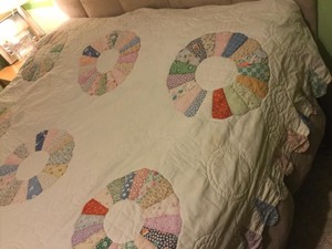 VTG-QUILT-HAND-MADE-FULL-PATCHWORK-DRESDEN-WINDOWS-amp-CREAM-COLORED-BACK-90-X69