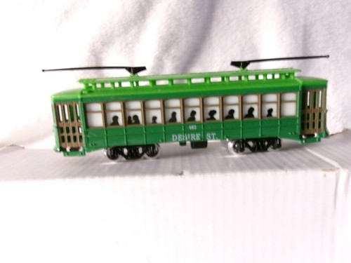 HO Scale Green Nonpowered Trolly With Metal Wheels - Picture 5 of 9