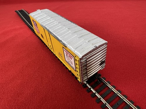 Ho Scale Con-Cor Union Pacific Automated Railway Reefer Box Car w/Kadee Couplers - Picture 9 of 14