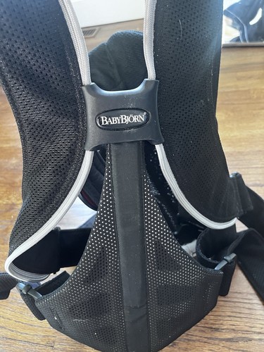 BabyBjorn Baby Carrier Synergy Air Mesh Black 0+ Newborn 8-26lbs - Picture 2 of 9