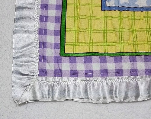 Trapunta coperta cucita a mano culla viola Boyds Bears bianca bordo raso cravatta da appendere - Foto 4 di 15