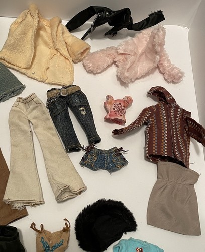 Bambole Bratz lotto di 6 vestiti scarpe borse accessori babyz vintage - Foto 9 di 14