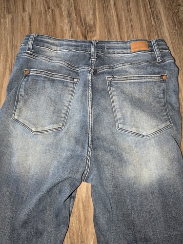 Judy Blue Jeans Women's 15/32 High Rise Skinny Fit Med Wash JB88525 Whiskered - Picture 5 of 18