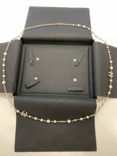 CHANEL With White Pearls CC Necklace with Gold Finish Long