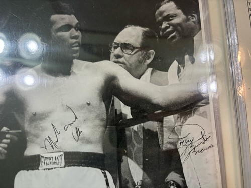 Muhammad Ali & Bundini Brown Dual Signed Vintage Original Photo COA JSA - Picture 5 of 6