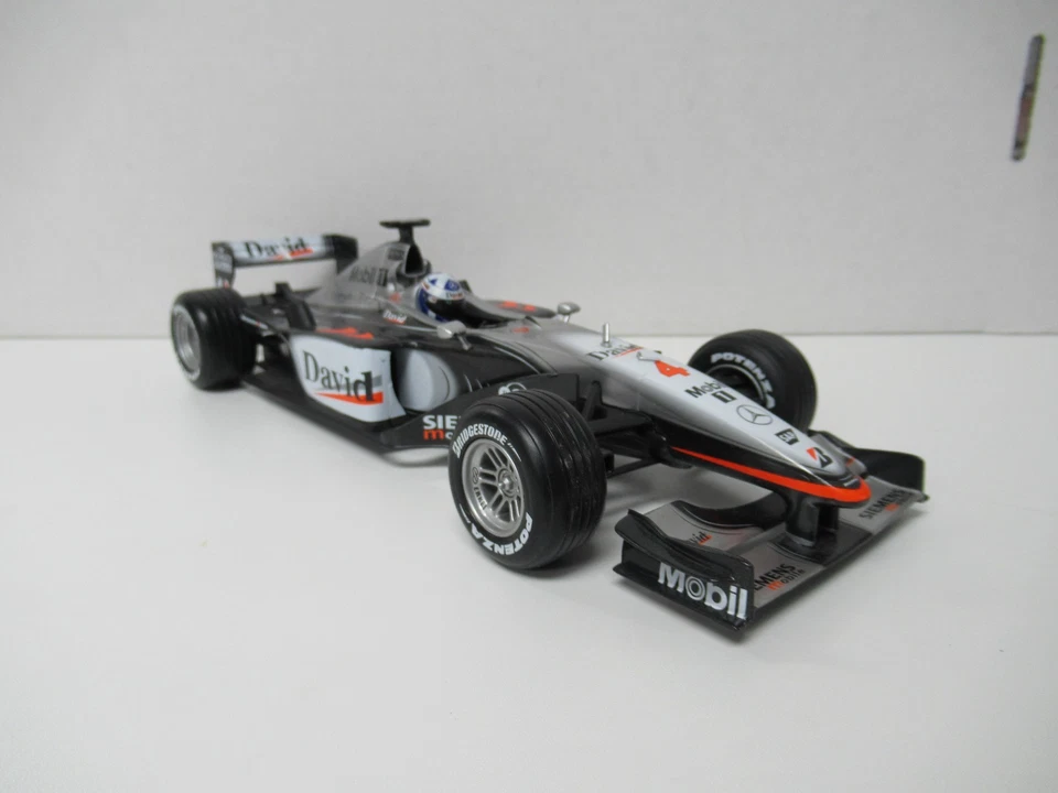 2001 Hot Wheels Mclaren MP4-17 F1 Formula 1 #4 - David Coulthard 1:18 Scale - Image 3 of 4