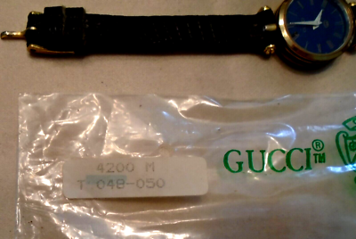 VINTAGE GUCCI LADIES WATCH GOLD & BLACK SWISS MADE 4200M VINTAGE GUCCI LADIES WATCH GOLD & BLACK SWISS MADE 4200M