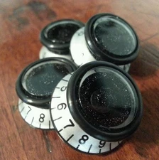 4 Guitar top hat volume/tone knobs with JAT- SPEED GRIPS Silver/Black Flake. JAT