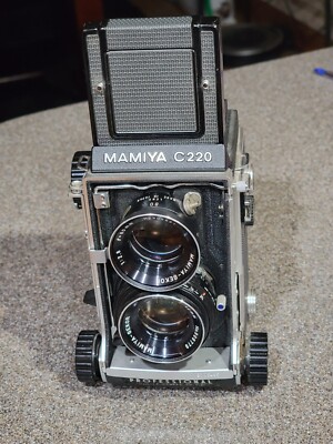 MAMIYA C220 PROFESSIONAL 1:2.8 f＝80mm MAMIYA C220 PROFESSIONAL + 80MM F2.8 TWIN-LENS REFLEX CAMERA