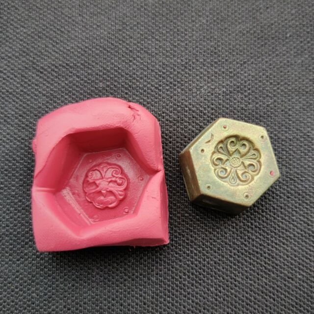 Vintage Floral Pendant Design Lovely Bell Metal Bronze Jewellery Stamp Dye BS64 Vintage Floral Pendant Design Lovely Bell Metal Bronze Jewellery Stamp Dye BS64