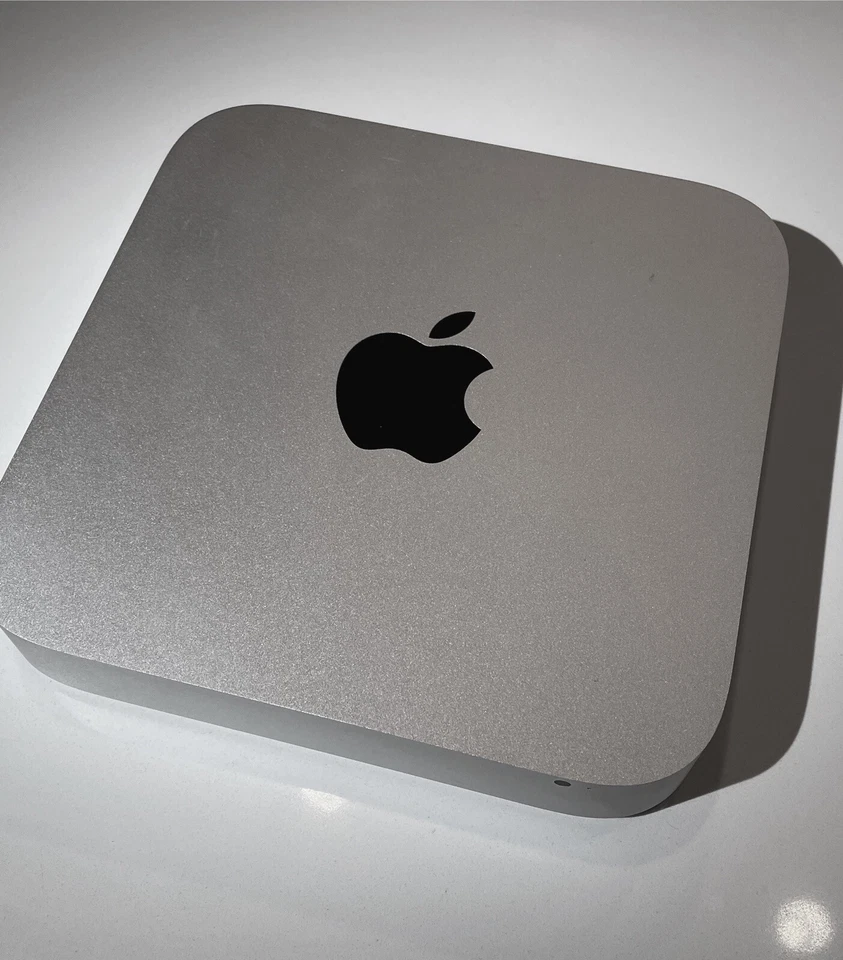 Computadora de escritorio Apple Mac Mini - MC816LL/A (julio de 2011) - 2,3 GHz i5, 1 TB SATA, 6 GB de RAM Foto 2 de 4