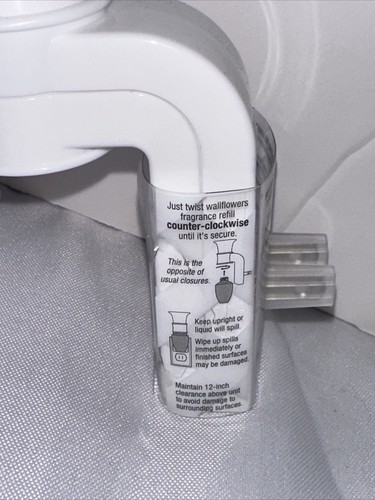 Bath & Body Works WALLFLOWERS Home Fragrance Diffuser Plug MRS. CLAUS NEW 2023 - Picture 14 of 18