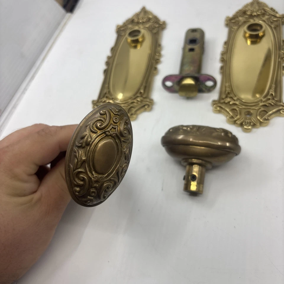 Nostalgic Warehouse Victorian Long Plate Victorian Knob in Brass INCOMPLETE - Image 4 of 4