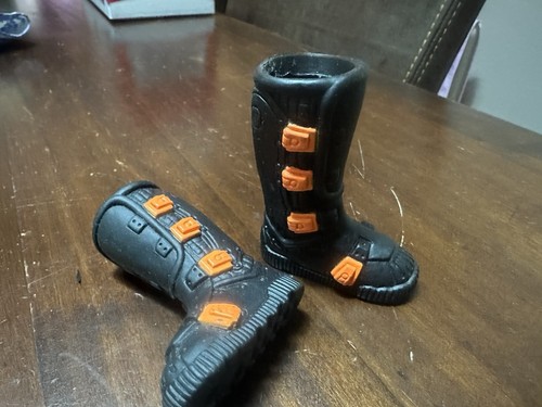 BOTAS ACTION MAN GOMA NEGRA CON RIBETE NARANJA ESPACIO MOTO BOTAS ALTAS - Imagen 3 de 5