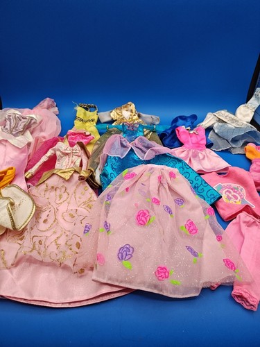LOTE DE 17 ROPA MUÑECA BARBIE & KEN GAMA ALTA VESTIDOS CHAQUETA TOPS - Imagen 7 de 8