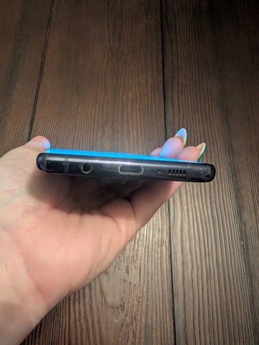 Samsung Galaxy A71 5G 128GB 6.7'' Nero usato (Verizon) - danni posteriori - Foto 3 di 11