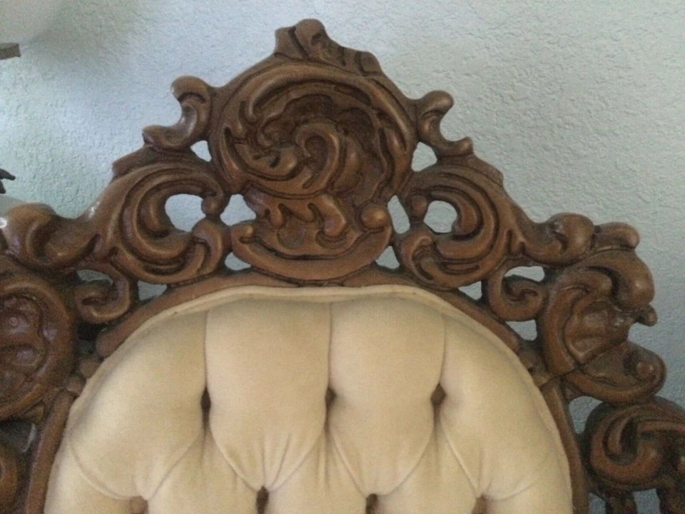 Sofá rococó victoriano antiguo de principios de 1900 sofá y asiento de amor color crema claro Foto 4 de 4