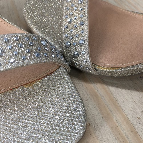 Sandalias Material Girl para mujer 10 M Blaire tacones con correa al tobillo diamantes de imitación plateados - Imagen 11 de 11