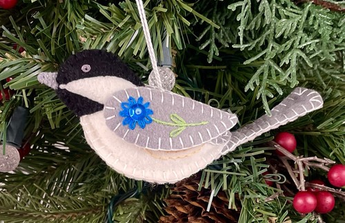 Wool Felt Black-Capped Chickadee Bird Ornament Handcrafted Embroidery Beads New - Picture 8 of 8